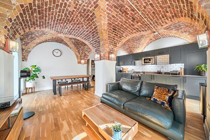 2 Bedroom Flat For Sale In Clerkenwell House, Hilda Road, Southall, UB2