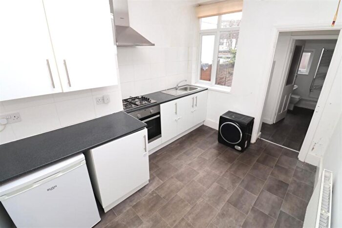 1 Bedroom Flat To Rent In St. Marys Road, Golders Green, NW11