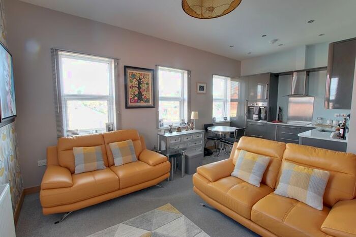 2 Bedroom Flat To Rent In Station Road, Westbury BA13