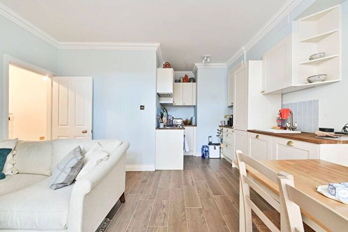 1 Bedroom Flat For Sale In Philbeach Gardens, Earls Court, London, SW5
