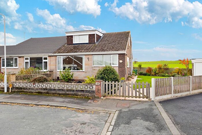 3 Bedroom Bungalow For Sale In Birchroyd, Rothwell, LS26
