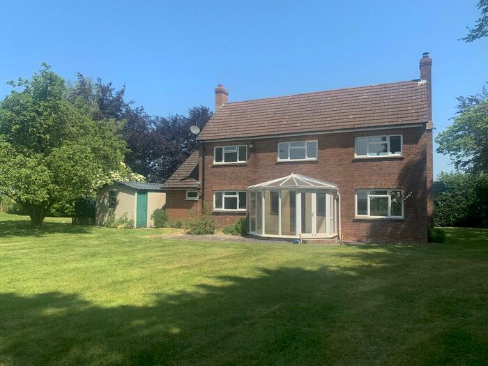 3 Bedroom Detached House To Rent In Darfield Farmhouse, SO20