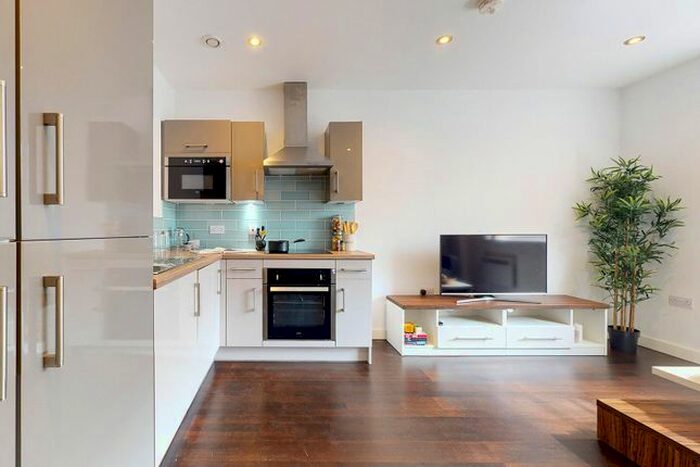 2 Bedroom Flat To Rent In Park Square South, Leeds, LS1