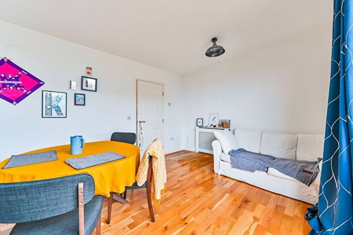 1 Bedroom Property To Rent In Gifford Street, King's Cross, London, N1