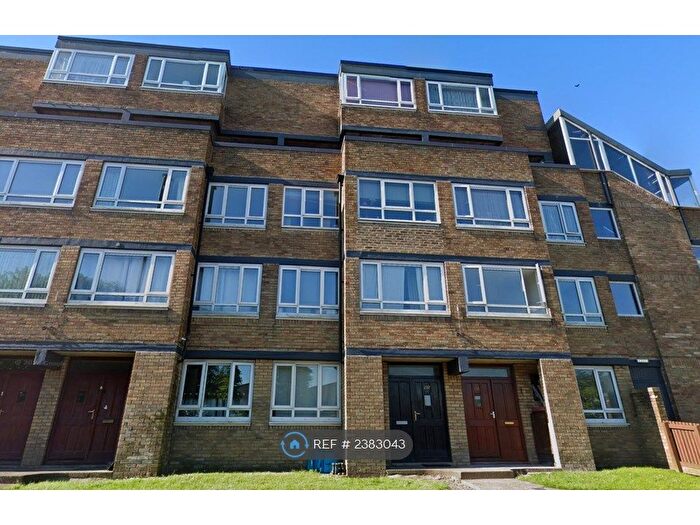 3 Bedroom Flat To Rent In Baxterwood Court, Newcastle Upon Tyne, NE4