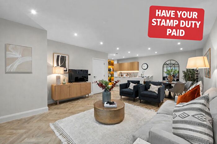 2 Bedroom Flat For Sale In Hillbury Road, Warlingham, CR6