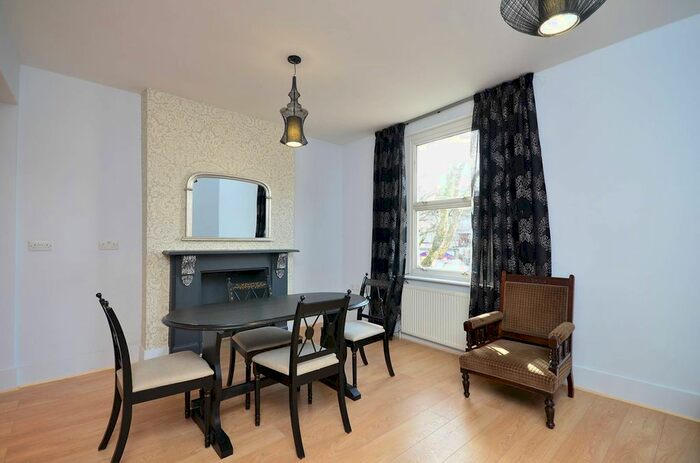 3 Bedroom Maisonette To Rent In Chiswick High Road, Chiswick, London, W4