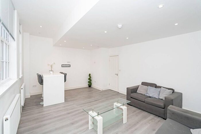 1 Bedroom Flat To Rent In High Street, Watford, Watford, WD17