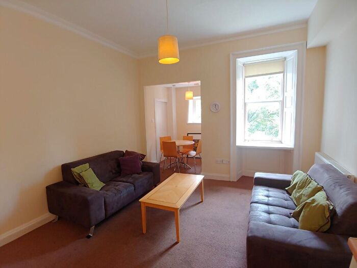 3 Bedroom Flat To Rent In Buccleuch Street, Edinburgh, EH8
