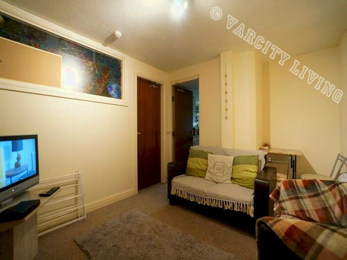 3 Bedroom House To Rent In Garth Road, Bangor, Gwynedd, LL57