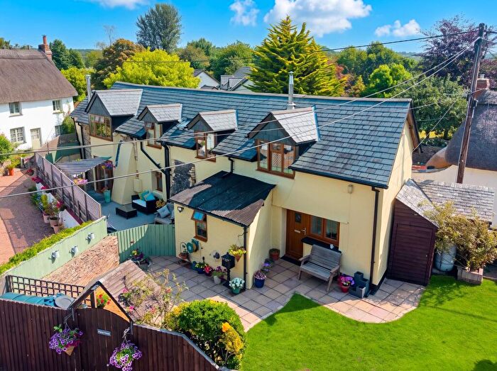 4 Bedroom Detached House For Sale In Cleave Hill, Dolton, EX19