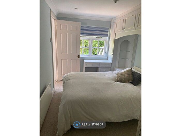 1 Bedroom Flat To Rent In Paternoster Row, London, RM4