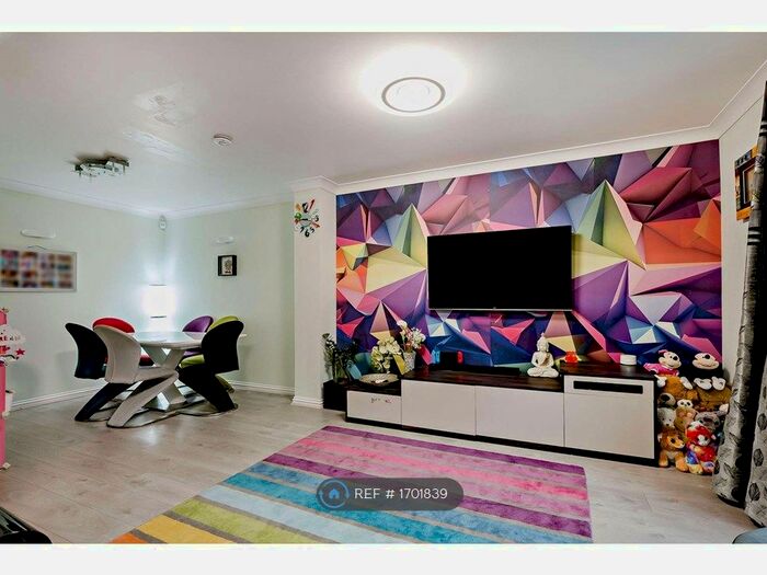 4 Bedroom End Of Terrace House To Rent In Pembroke Avenue, Pinner, HA5