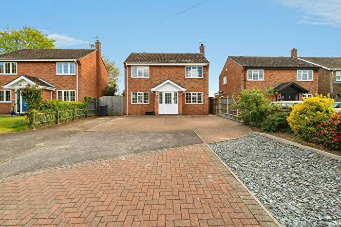 4 Bedroom Detached House For Sale In Fellowes Drive, Bradwell, Great Yarmouth, NR31