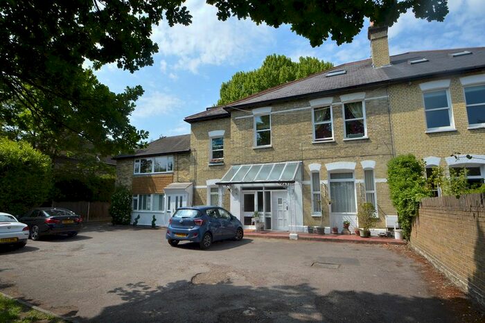 2 Bedroom Flat To Rent In Rydens Court, Rydens Road, Walton-On-Thames, KT12