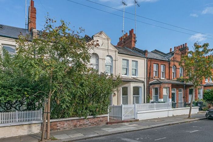 3 Bedroom Flat To Rent In Musard Road, London, W6