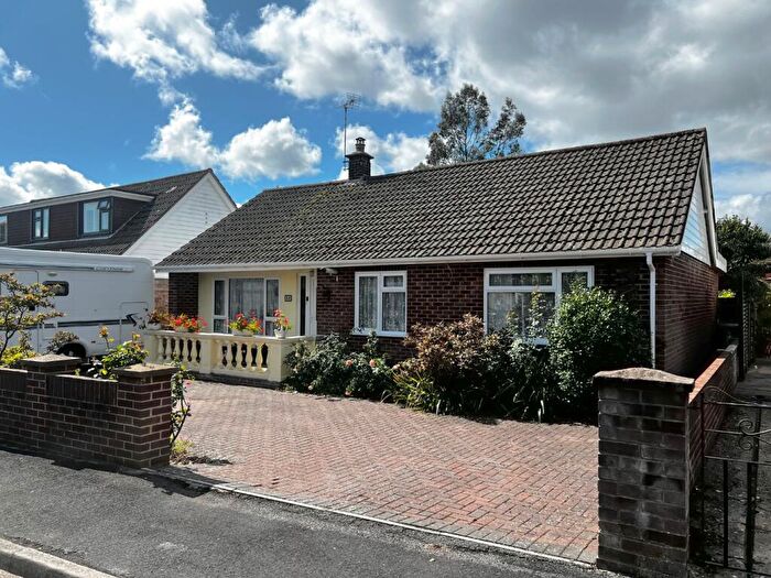 3 Bedroom Detached Bungalow For Sale In Holbury, Southampton, Hampshire, SO45
