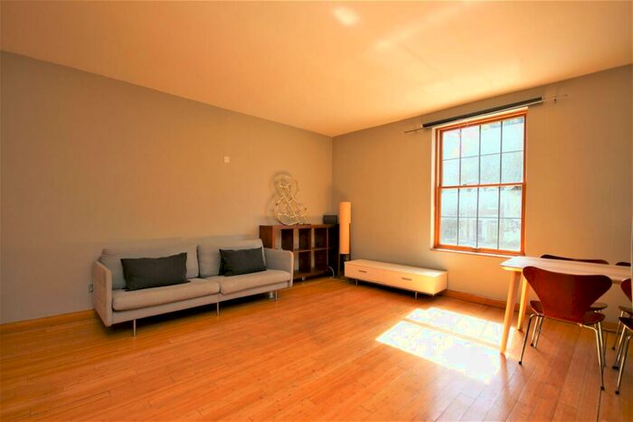 3 Bedroom Apartment To Rent In Hanley Road, N4