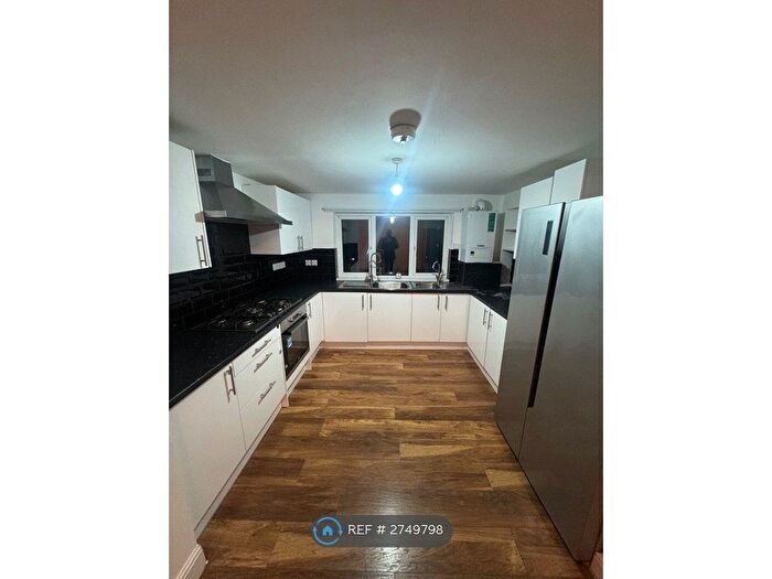 4 Bedroom Flat To Rent In Granville Road, London, N12