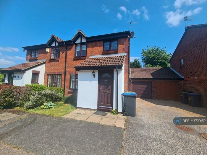 3 Bedroom Semi-Detached House To Rent In Crothall Close, London, N13