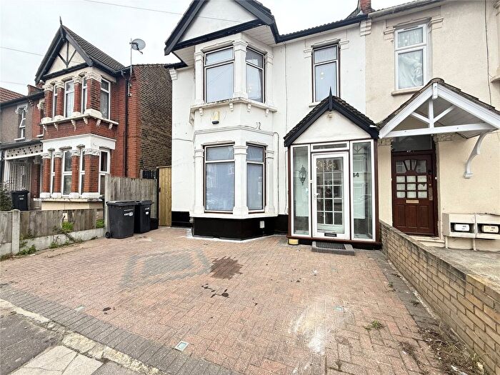 4 Bedroom Detached House To Rent In Goodmayes Avenue, Goodmayes, Essex, IG3