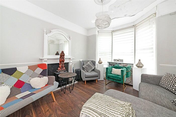 Detached House For Sale In Nadine Street, London, SE7