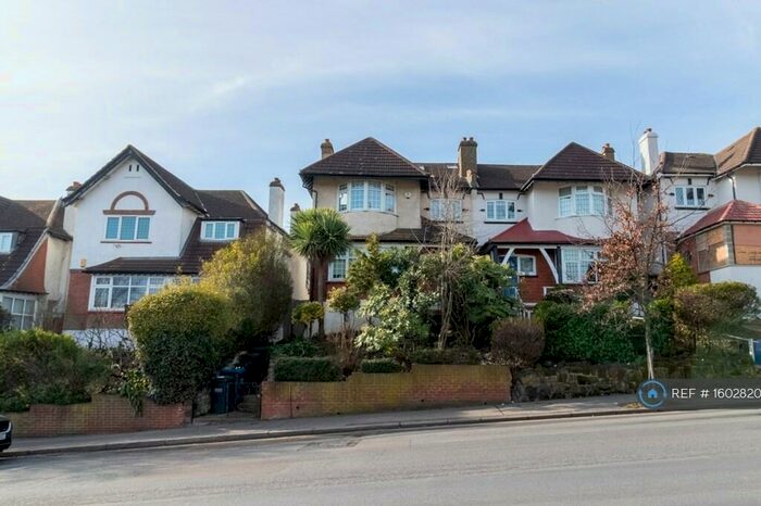 2 Bedroom Flat To Rent In South Norwood Hill, London, SE25