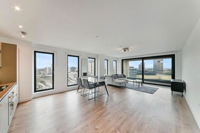 3 Bedroom Flat To Rent In Legacy Tower, Stratford, London, E15