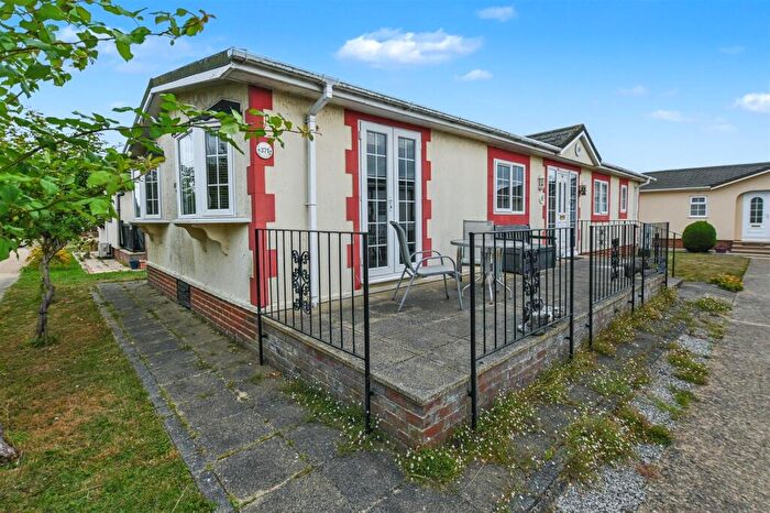 2 Bedroom Park Home For Sale In Creek Road, Canvey Island, SS8
