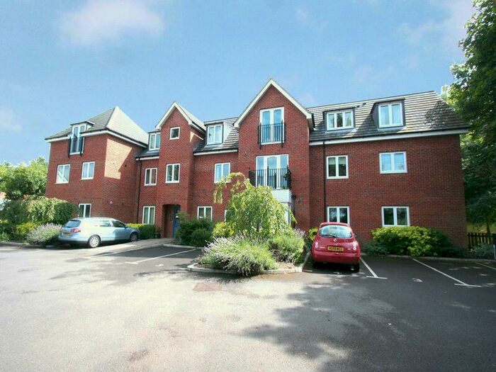 2 Bedroom Flat To Rent In Botley Road, Swanwick, SO31