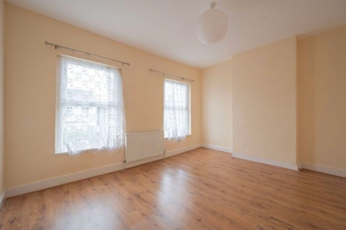 3 Bedroom Terraced House To Rent In Fountain Road, Tooting, London, SW17