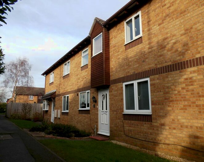 2 Bedroom House To Rent In Hawthorn Walk, Southwold, OX26