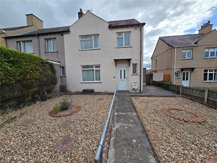 3 Bedroom End Of Terrace House For Sale In Bron Y Garth, Caernarfon, Gwynedd, LL55