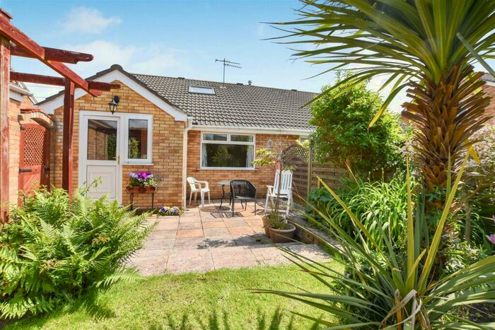 2 Bedroom Semi-Detached Bungalow For Sale In Scarrington Crescent, Hull, HU4