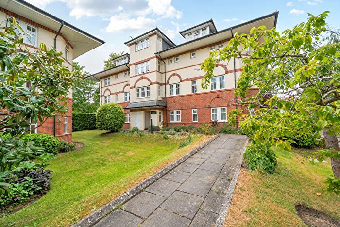 2 Bedroom Flat For Sale In Bramley House, Claremont Avenue, GU22