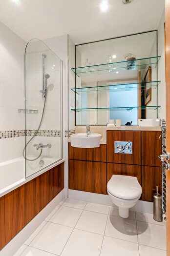 2 Bedroom Flat For Sale In Fulham Road, Chelsea, London, SW10