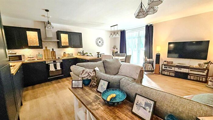 2 Bedroom Apartment For Sale In Middlepark Drive, Northfield, Bvt, Birmingham, B31