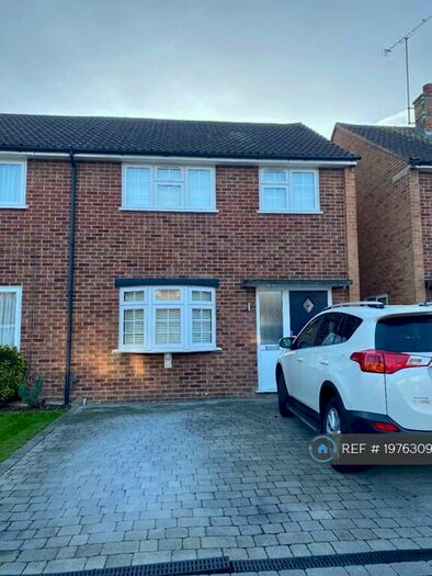 3 Bedroom Semi-Detached House To Rent In Lower Croft, Swanley, BR8