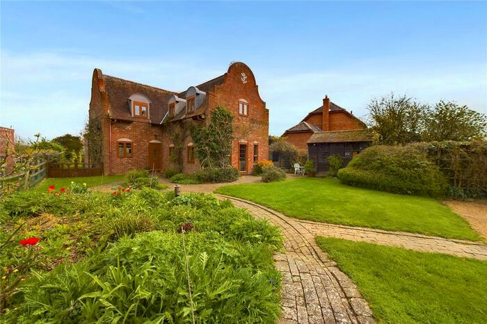 4 Bedroom Detached House For Sale In Green Lane, Upton, Huntingdon, Cambridgeshire, PE28