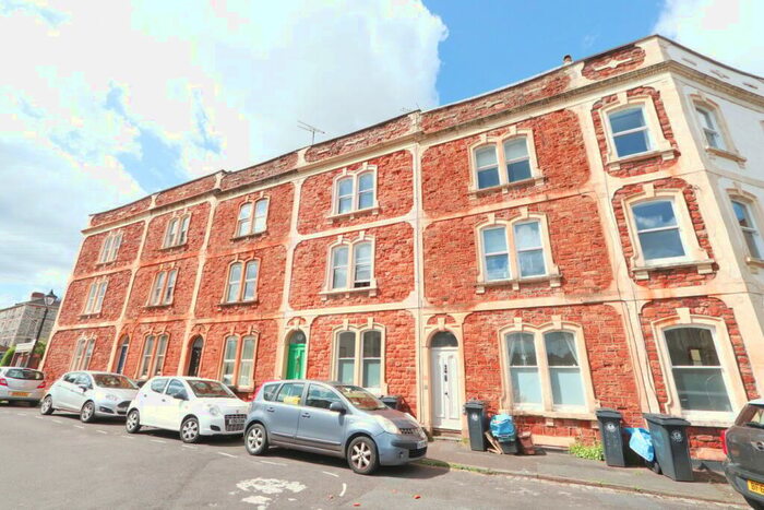 2 Bedroom Maisonette To Rent In Alexandra Park, Redland, Bristol, BS6
