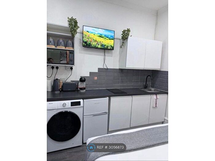 Studio To Rent In Fairbridge Road, London, N19