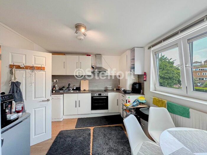 4 Bedroom Maisonette To Rent In Girdlestone Walk, London, N19