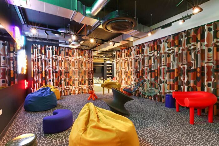 3 Bedroom Flat To Rent In Thames Quarter, Reading, RG1