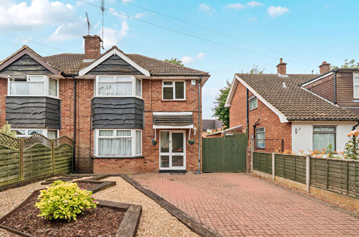 3 Bedroom Semi-Detached House For Sale In Meadway, Dunstable, Bedfordshire, LU6