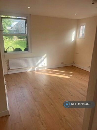 2 Bedroom Flat To Rent In Algernon Road, Hendon, NW4