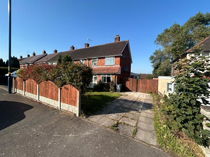 3 Bedroom Semi-Detached House To Rent In Quinton Road West, Quinton, Birmingham, B32