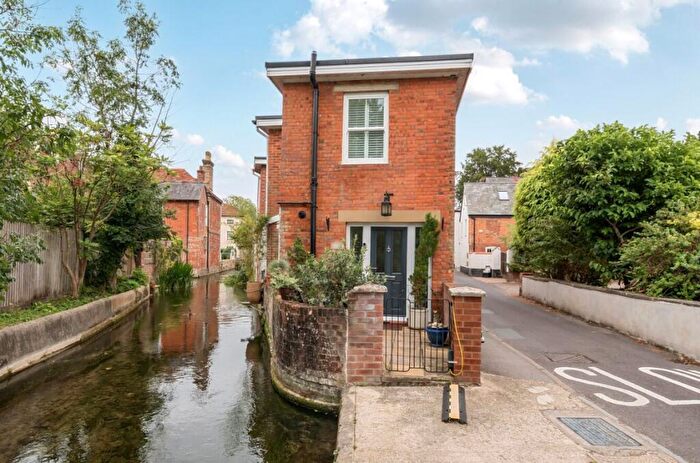 2 Bedroom Character Property For Sale In Crow Lane, Wilton, SP2
