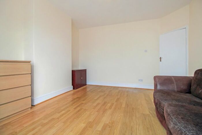 1 Bedroom Maisonette To Rent In High Road, Harrow Weald, Harrow, HA3