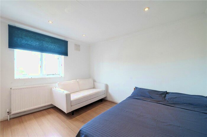 1 Bedroom Apartment For Sale In Goodrich Road, East Dulwich, London, SE22