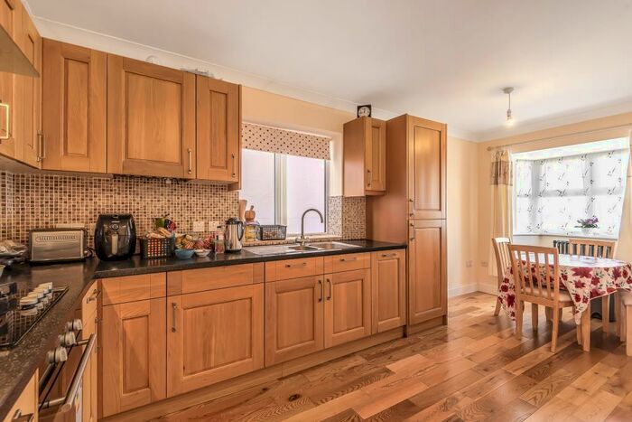 4 Bedroom Detached House To Rent In Winchester Road, Reading, RG2